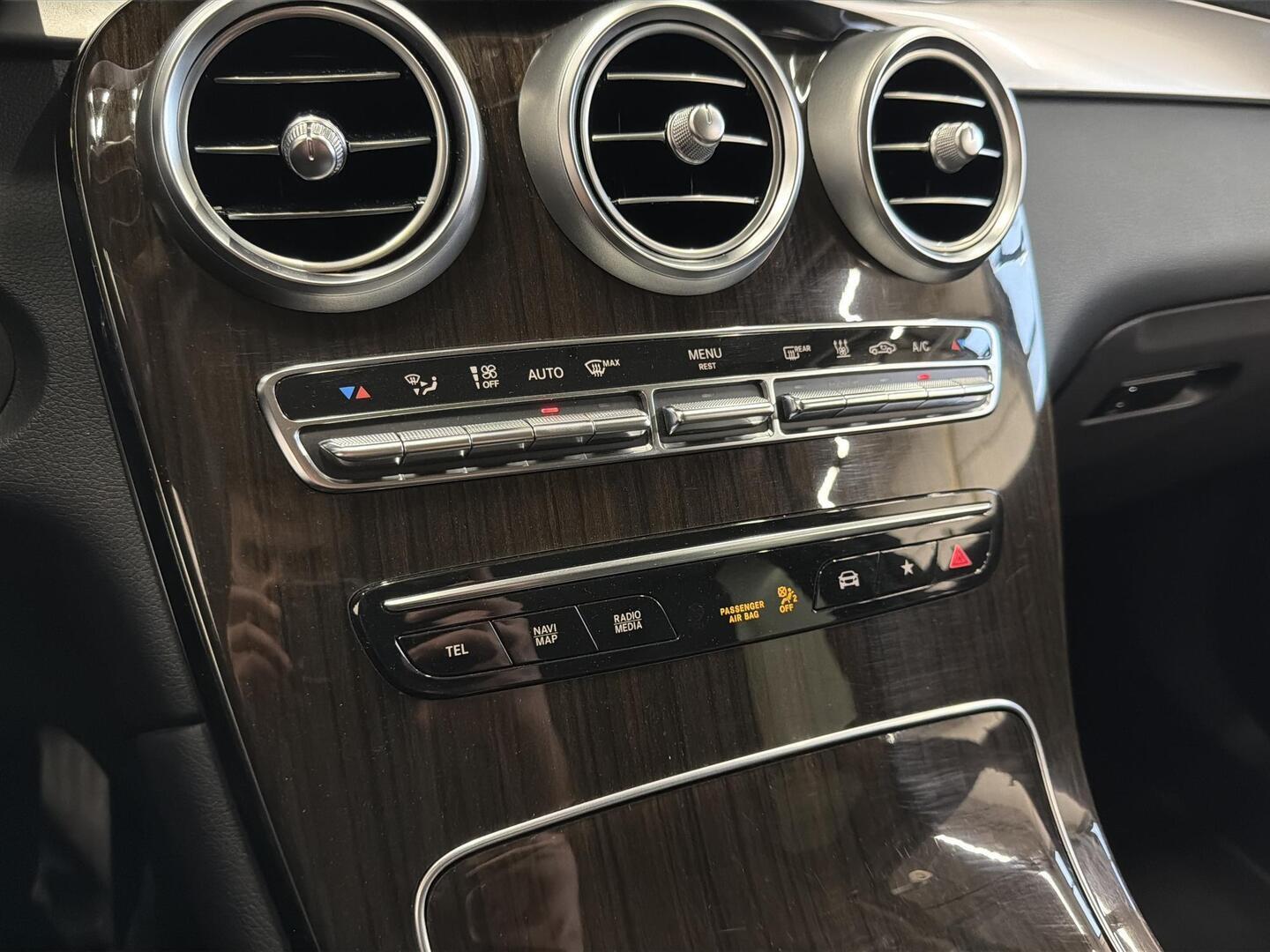 MERCEDES-BENZ GLC 2022