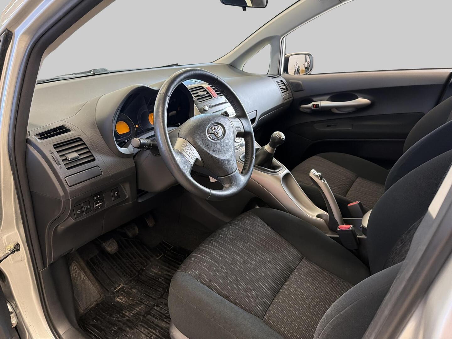 TOYOTA Auris 2007