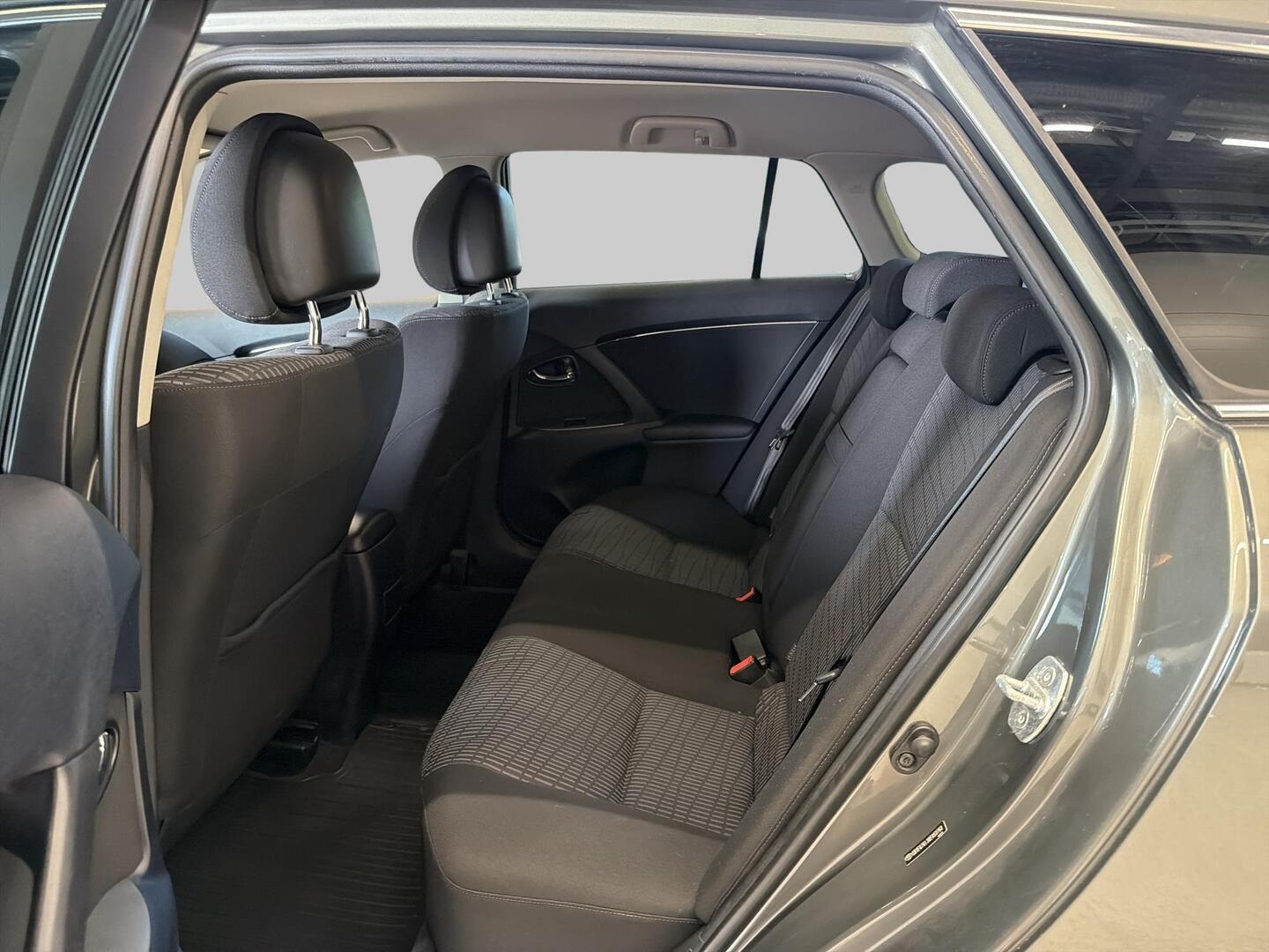 TOYOTA Avensis 2011