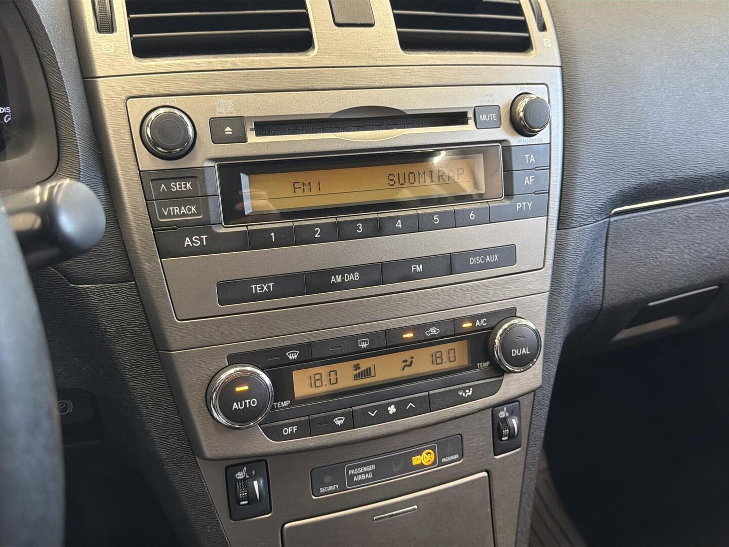TOYOTA Avensis 2011