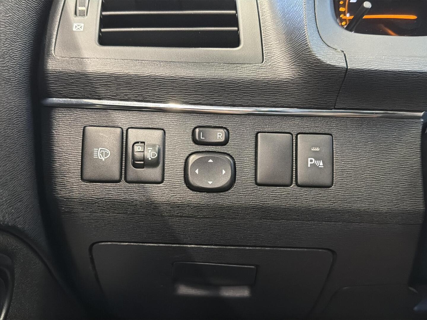 TOYOTA Avensis 2011