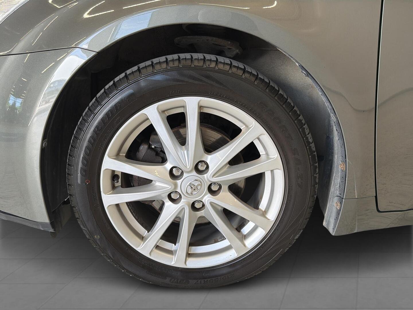 TOYOTA Avensis 2011