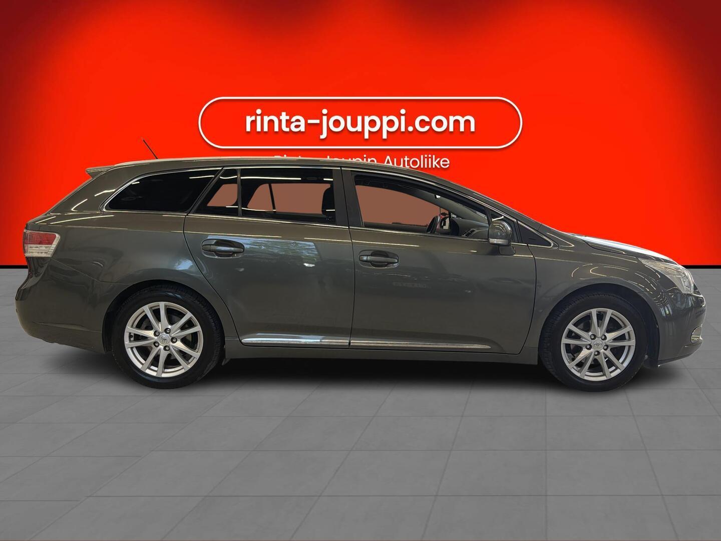 TOYOTA Avensis 2011
