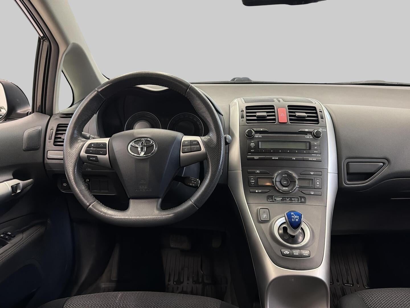 TOYOTA Auris 2012