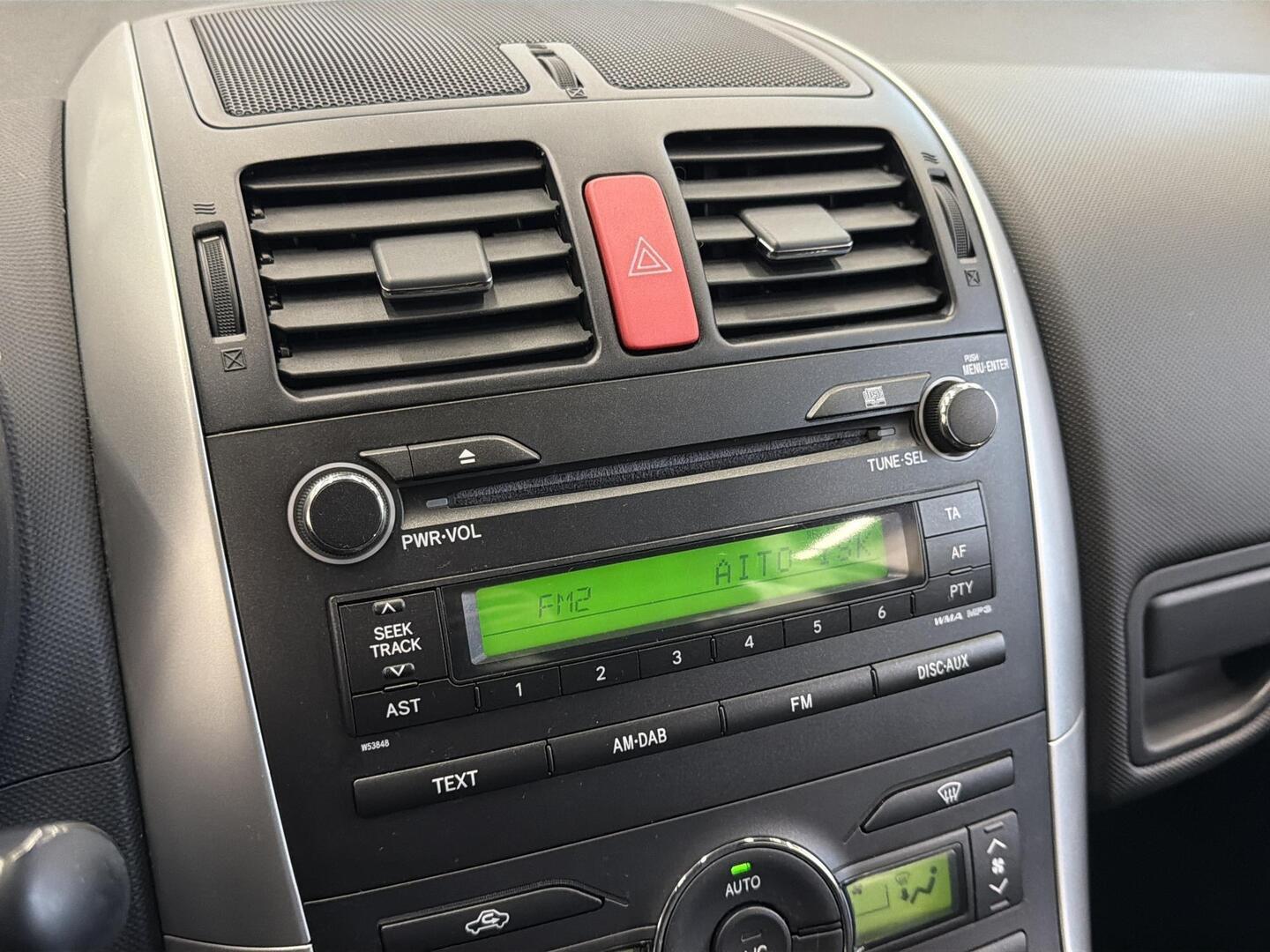 TOYOTA Auris 2012