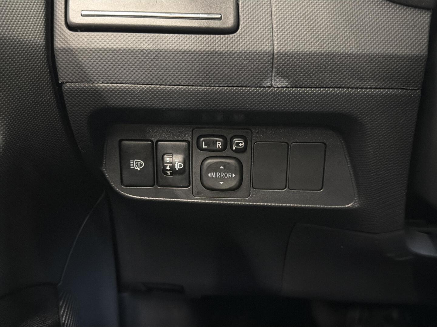 TOYOTA Auris 2012