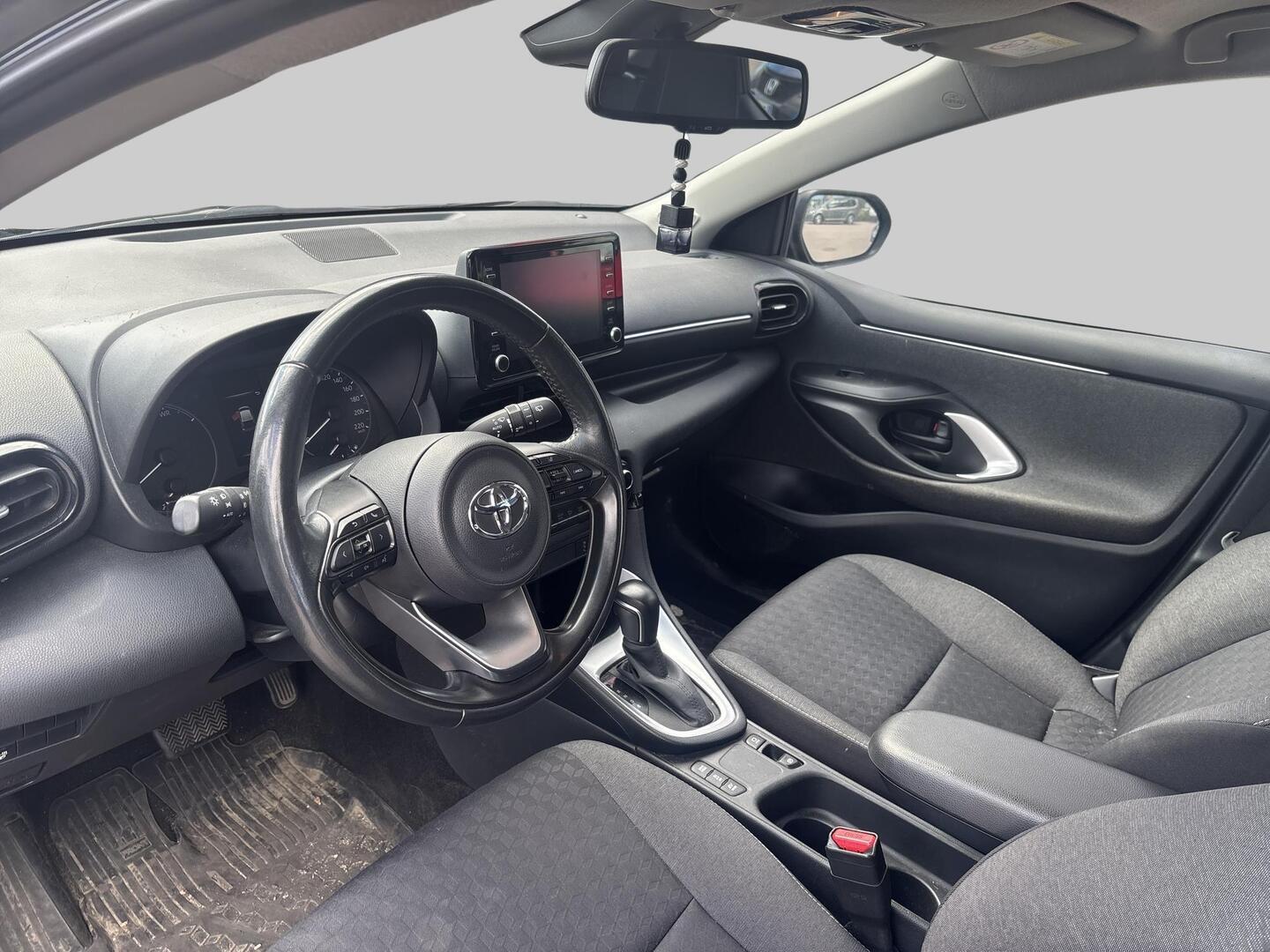 TOYOTA Yaris 2021