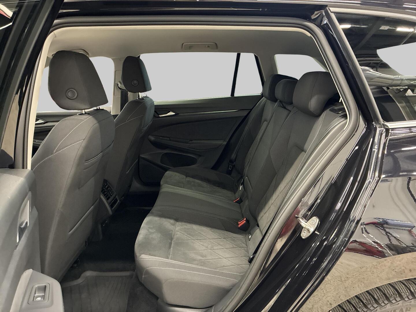 VOLKSWAGEN Golf 2023