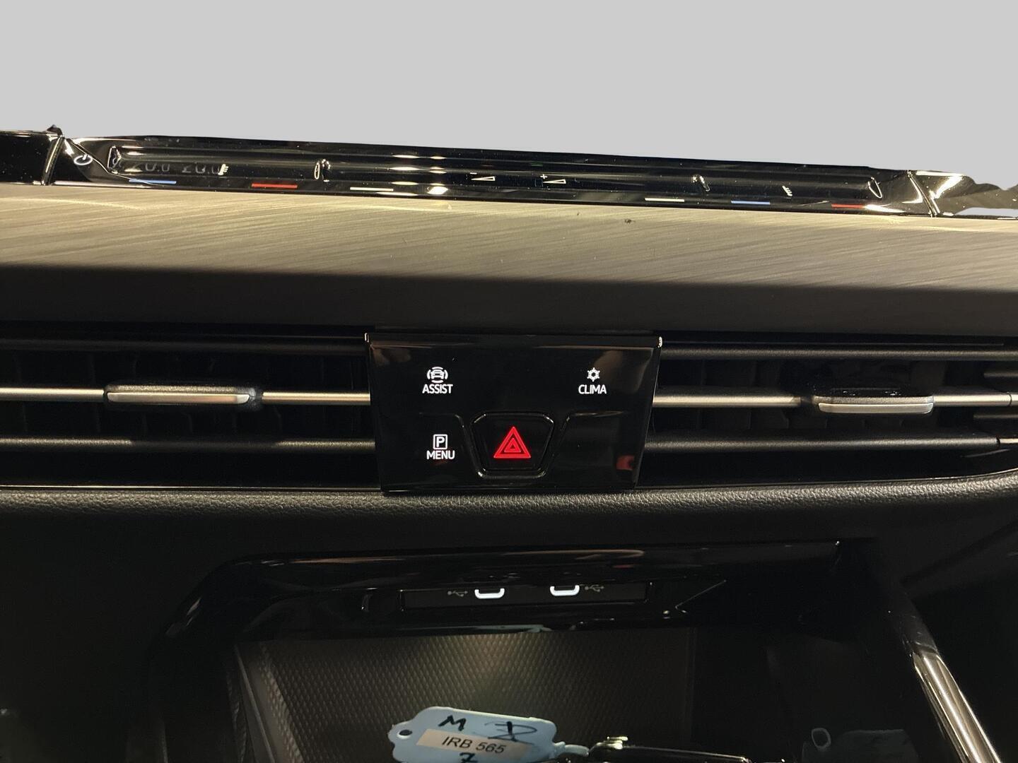 VOLKSWAGEN Golf 2023