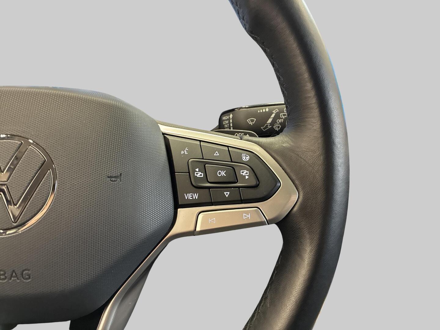 VOLKSWAGEN Golf 2023