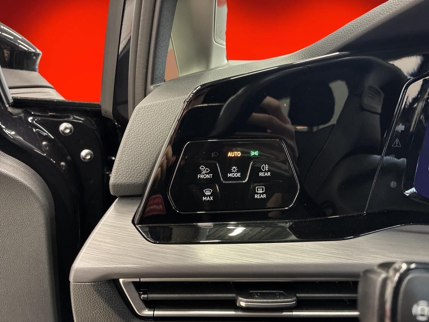 VOLKSWAGEN Golf 2023