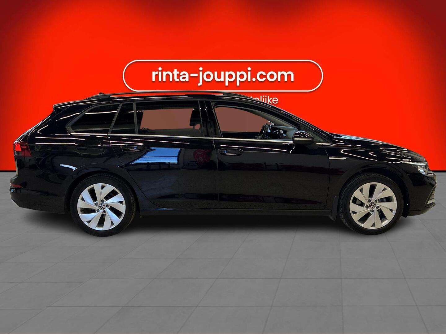 VOLKSWAGEN Golf 2023