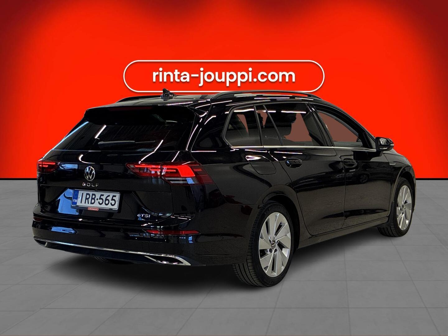 VOLKSWAGEN Golf 2023
