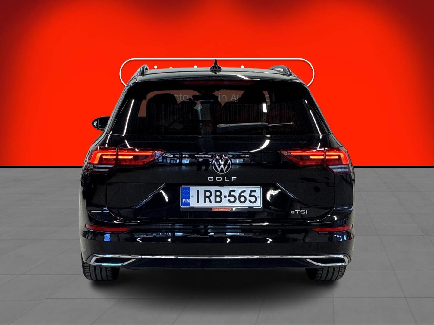 VOLKSWAGEN Golf 2023