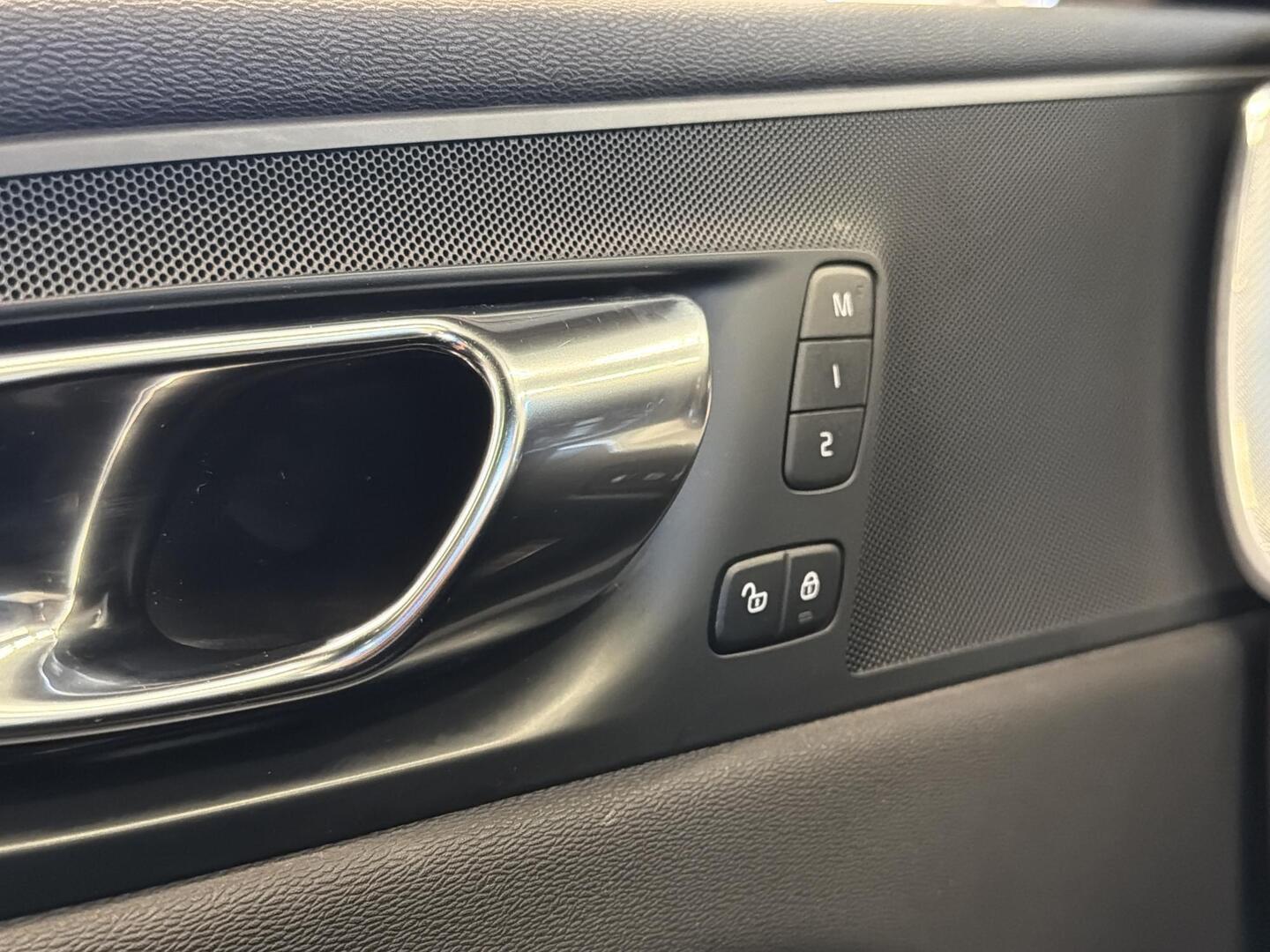 VOLVO XC60 2020