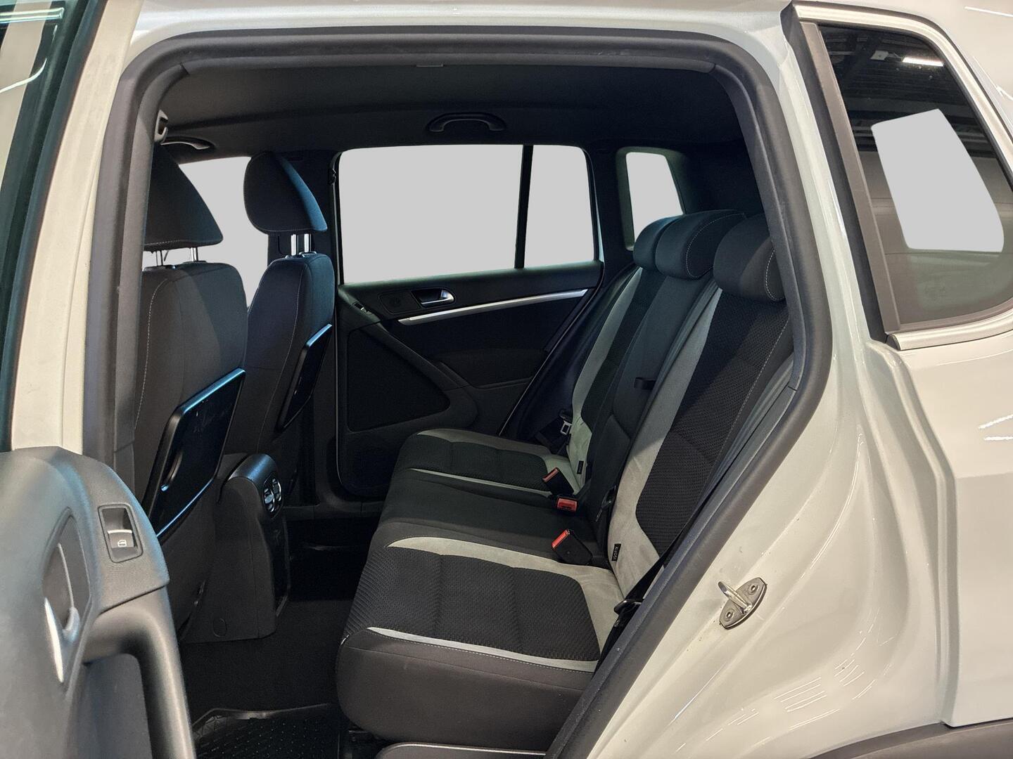 VOLKSWAGEN Tiguan 2016