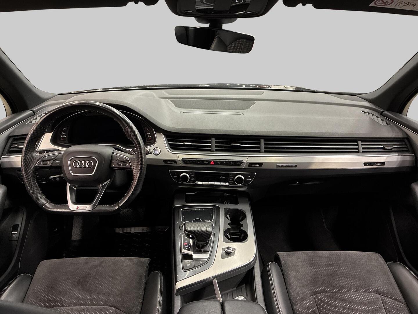 AUDI Q7 2018