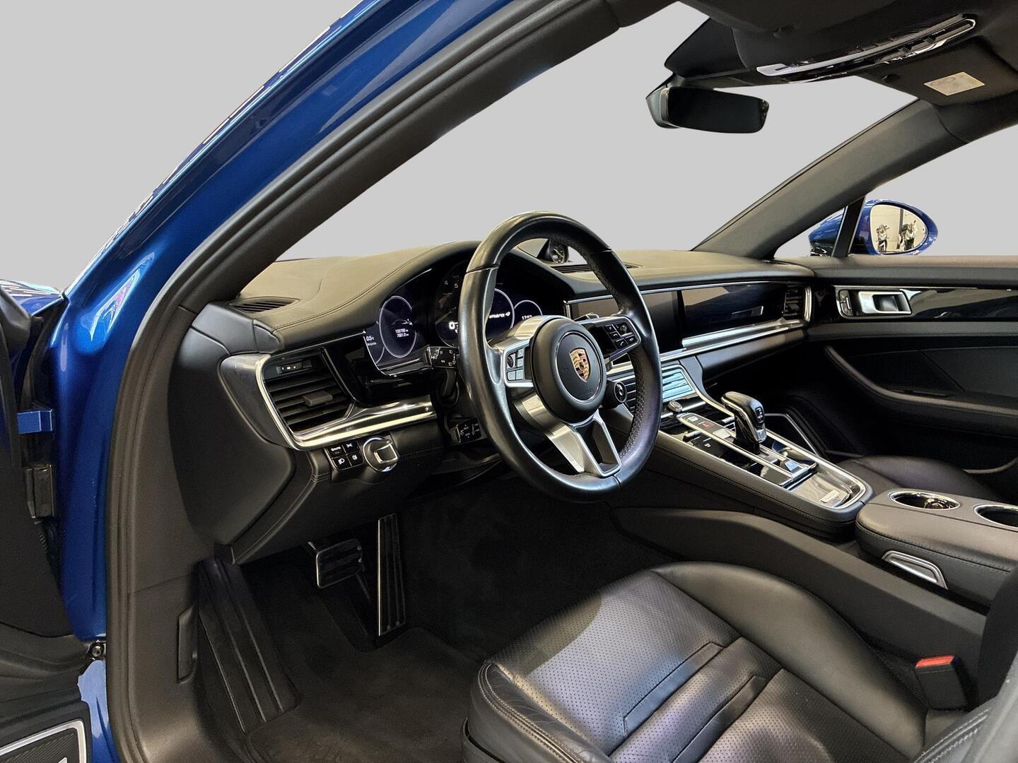 PORSCHE Panamera 2018