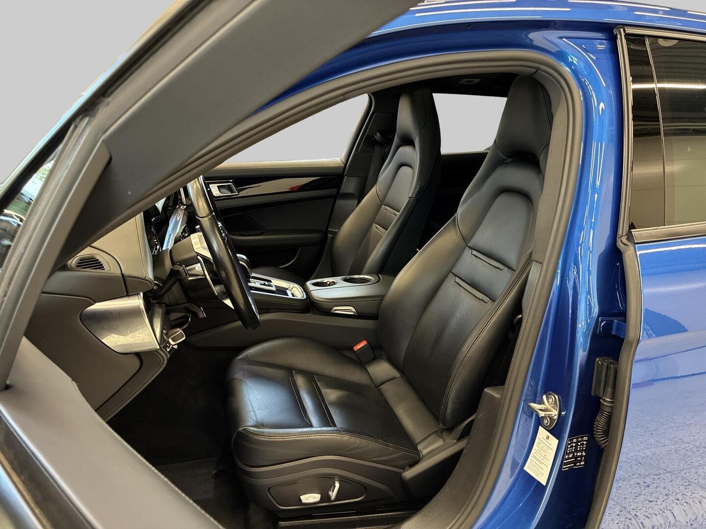 PORSCHE Panamera 2018