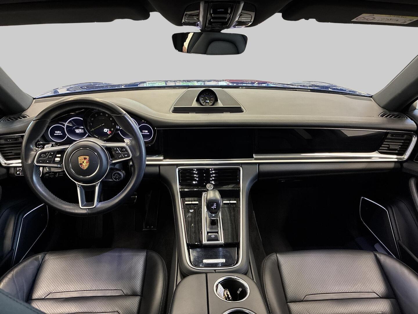 PORSCHE Panamera 2018