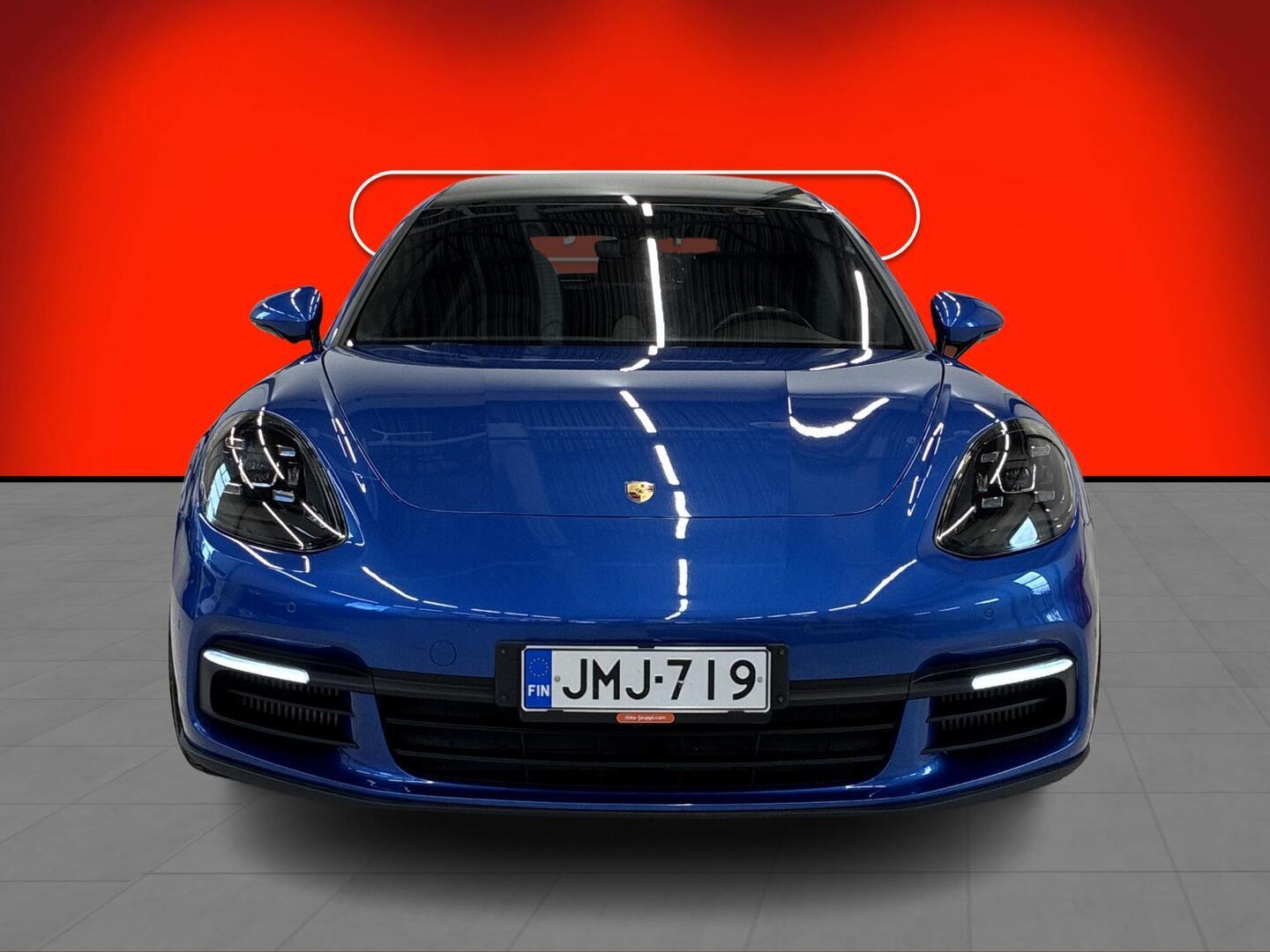 PORSCHE Panamera 2018