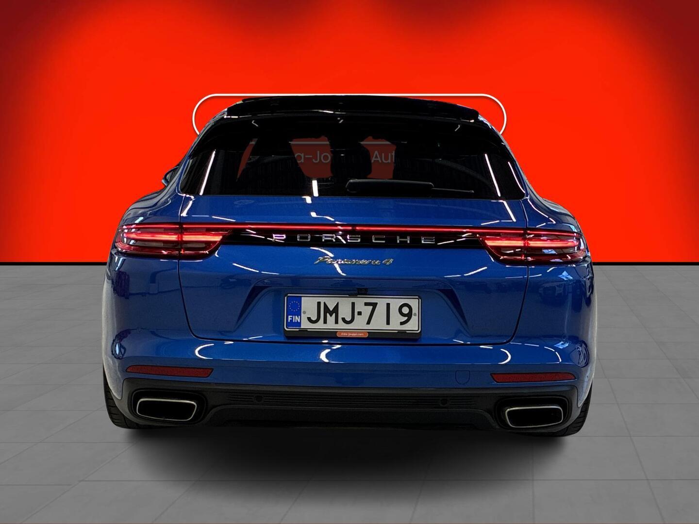 PORSCHE Panamera 2018