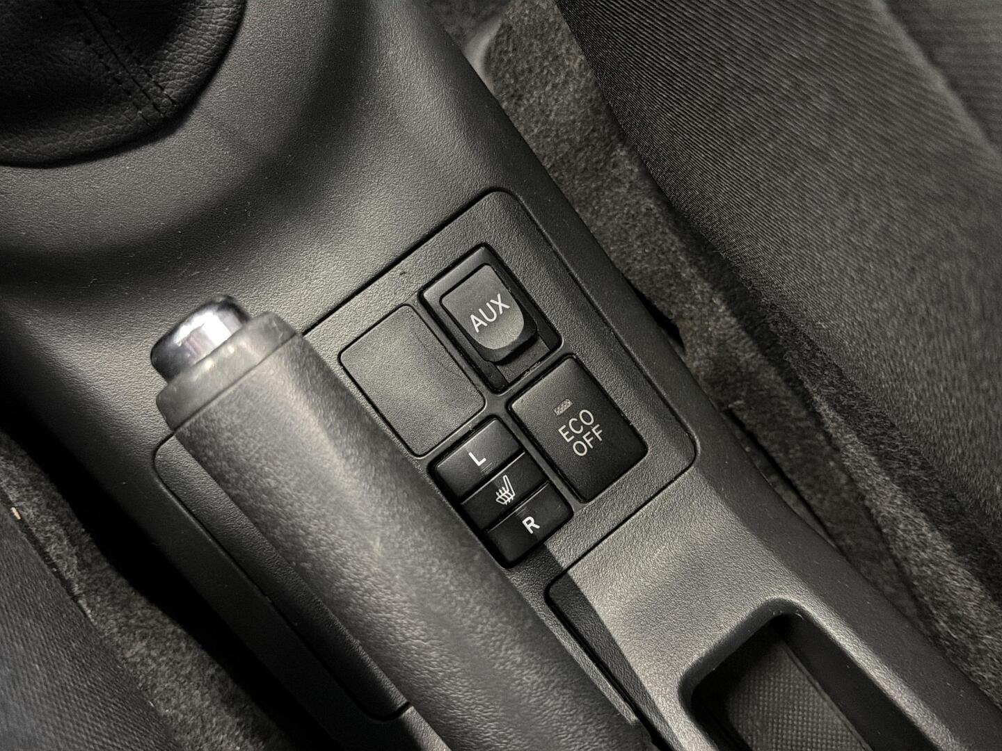 TOYOTA Yaris 2011
