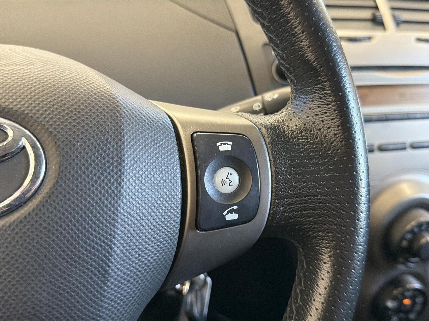 TOYOTA Yaris 2011