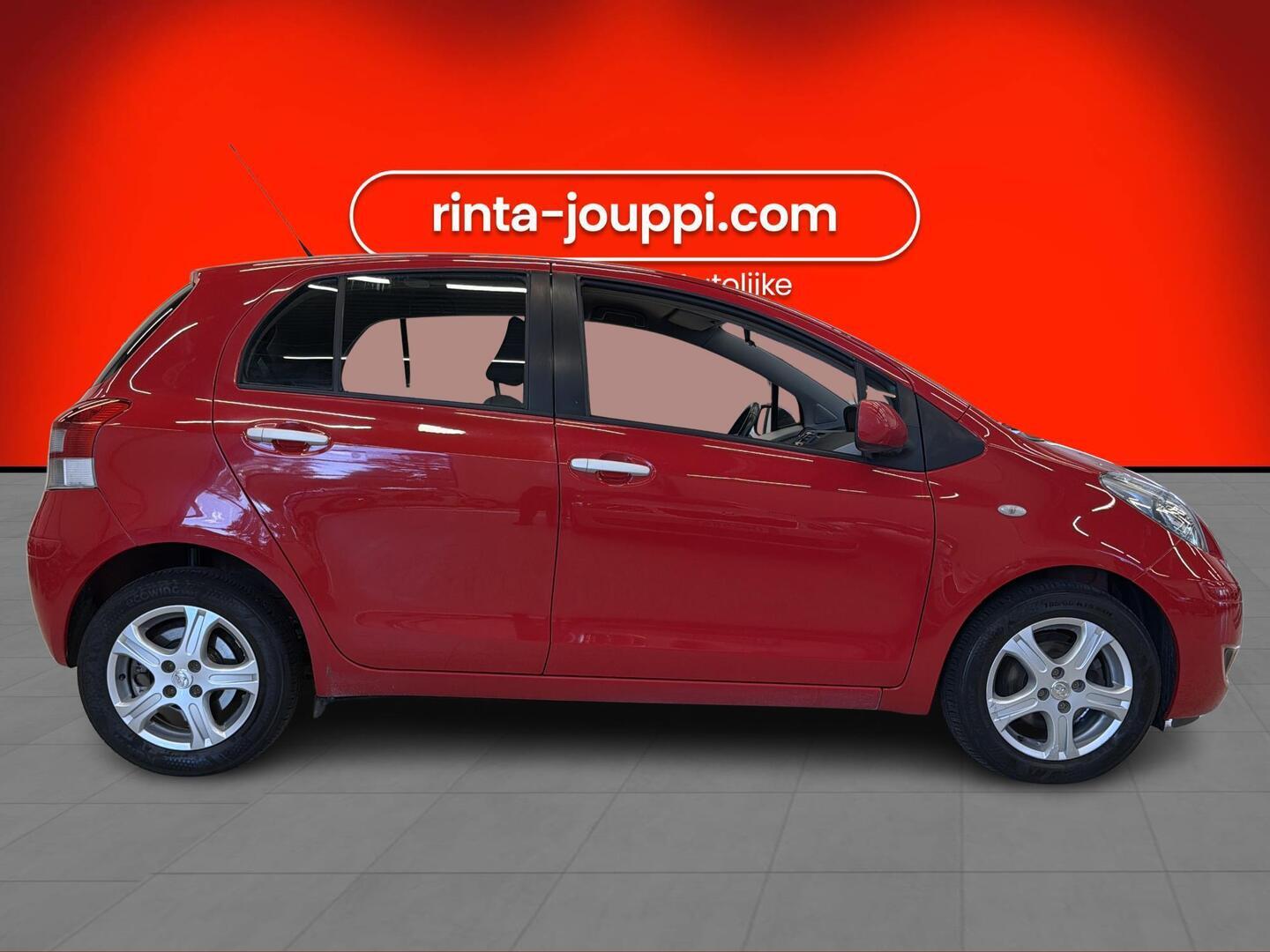 TOYOTA Yaris 2011