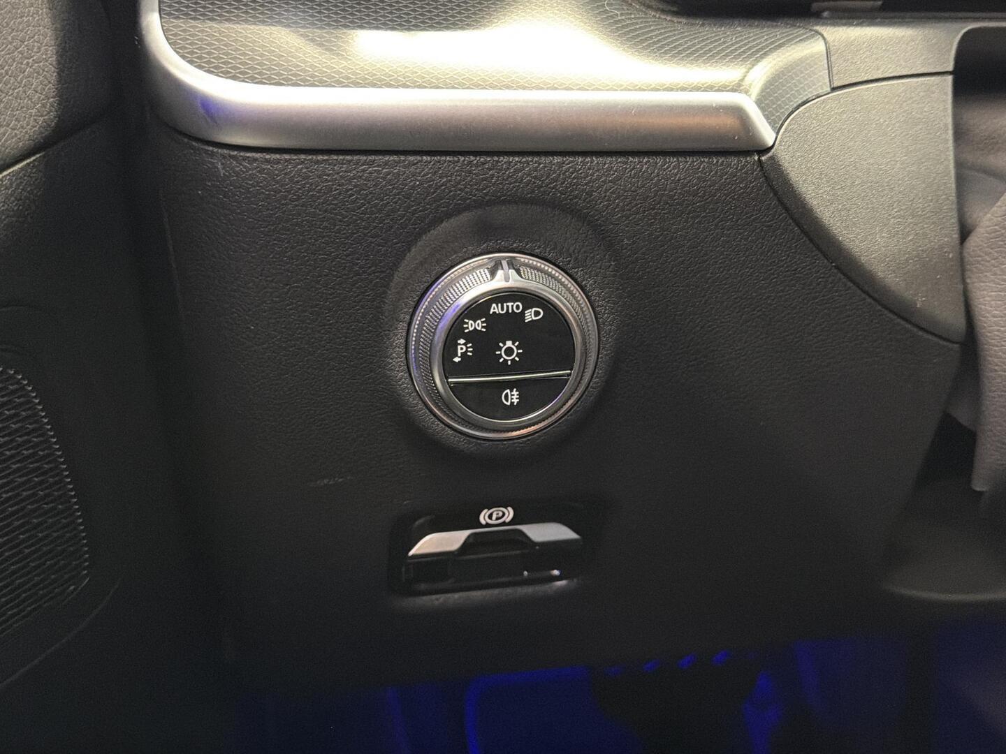 MERCEDES-BENZ C 2023
