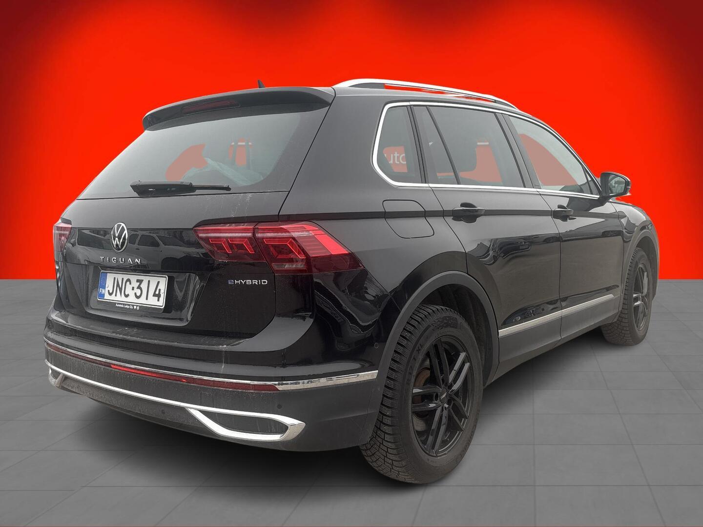 VOLKSWAGEN Tiguan 2024