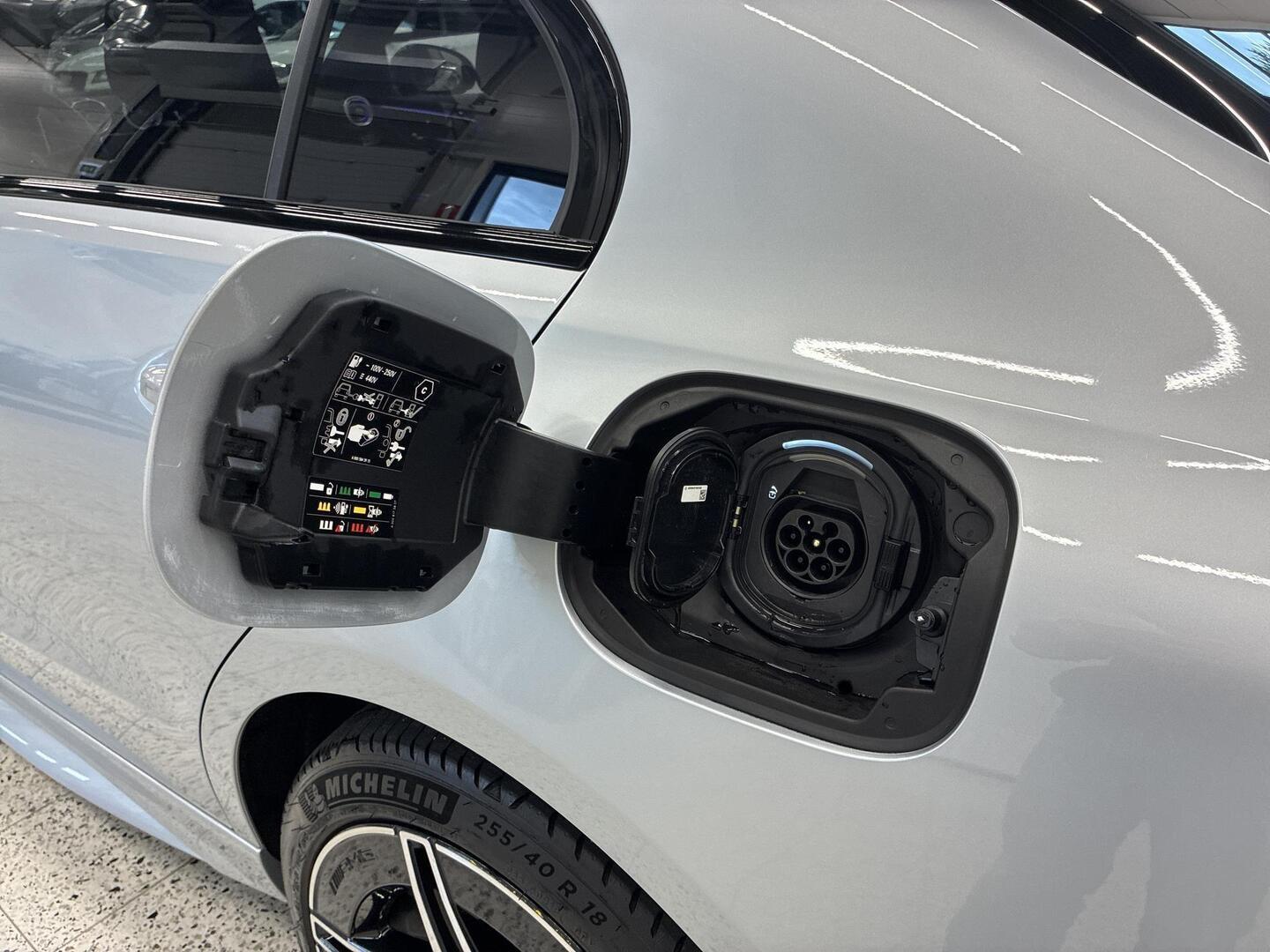 MERCEDES-BENZ C 2025