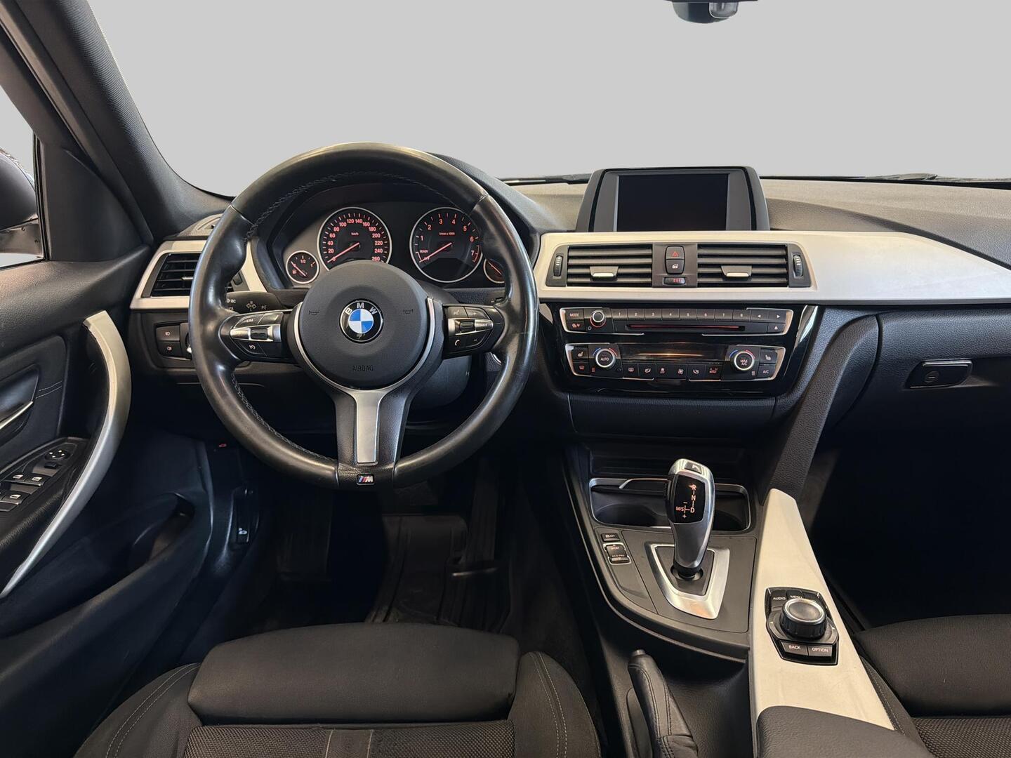 BMW 320 2016