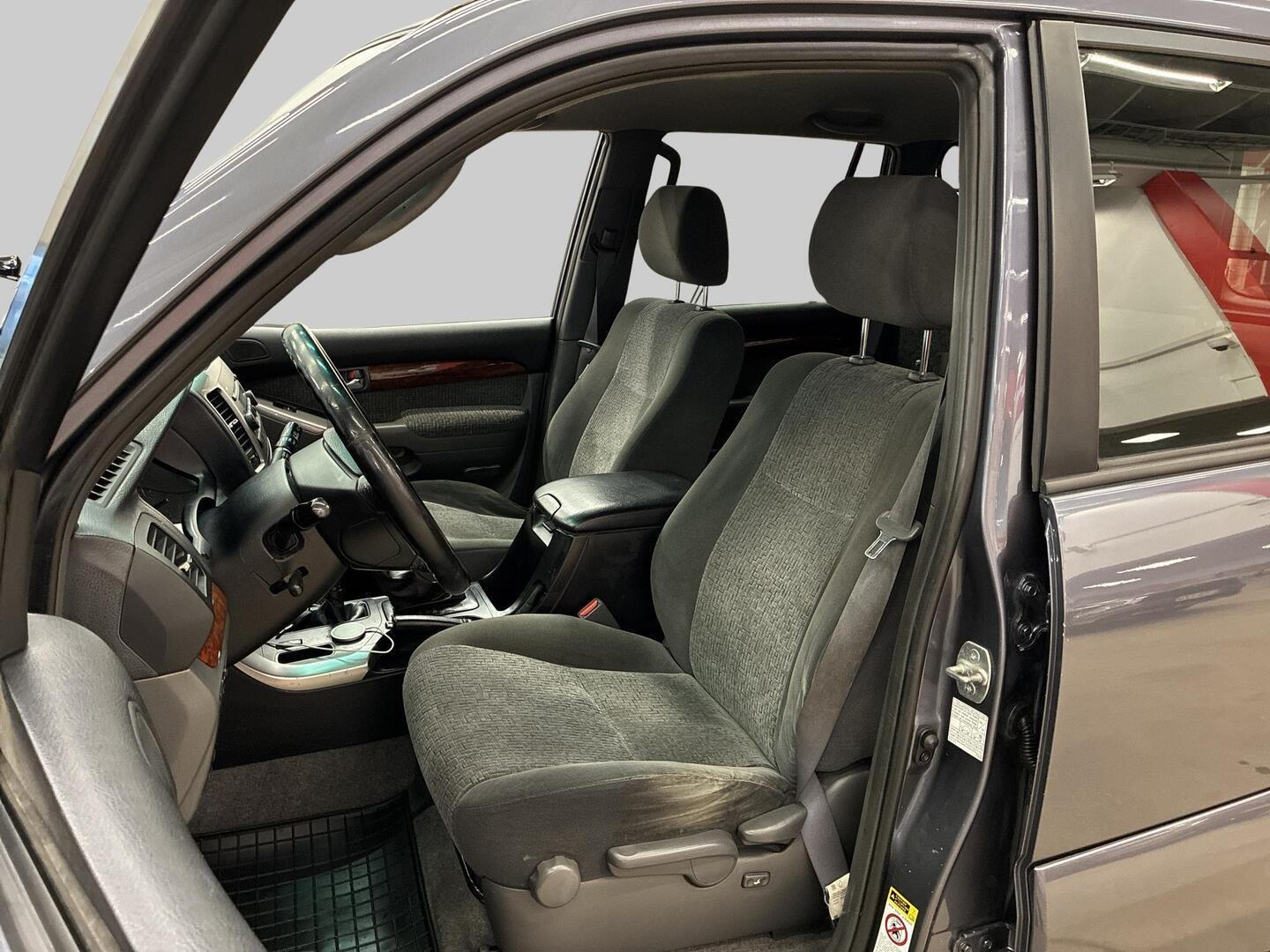 TOYOTA Land Cruiser 2003