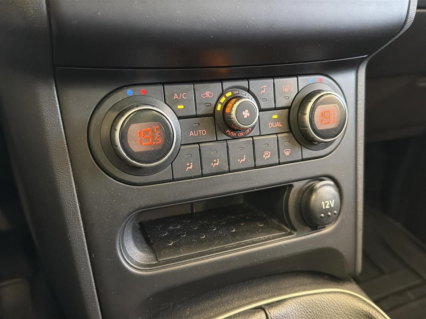 NISSAN Qashqai+2 2012