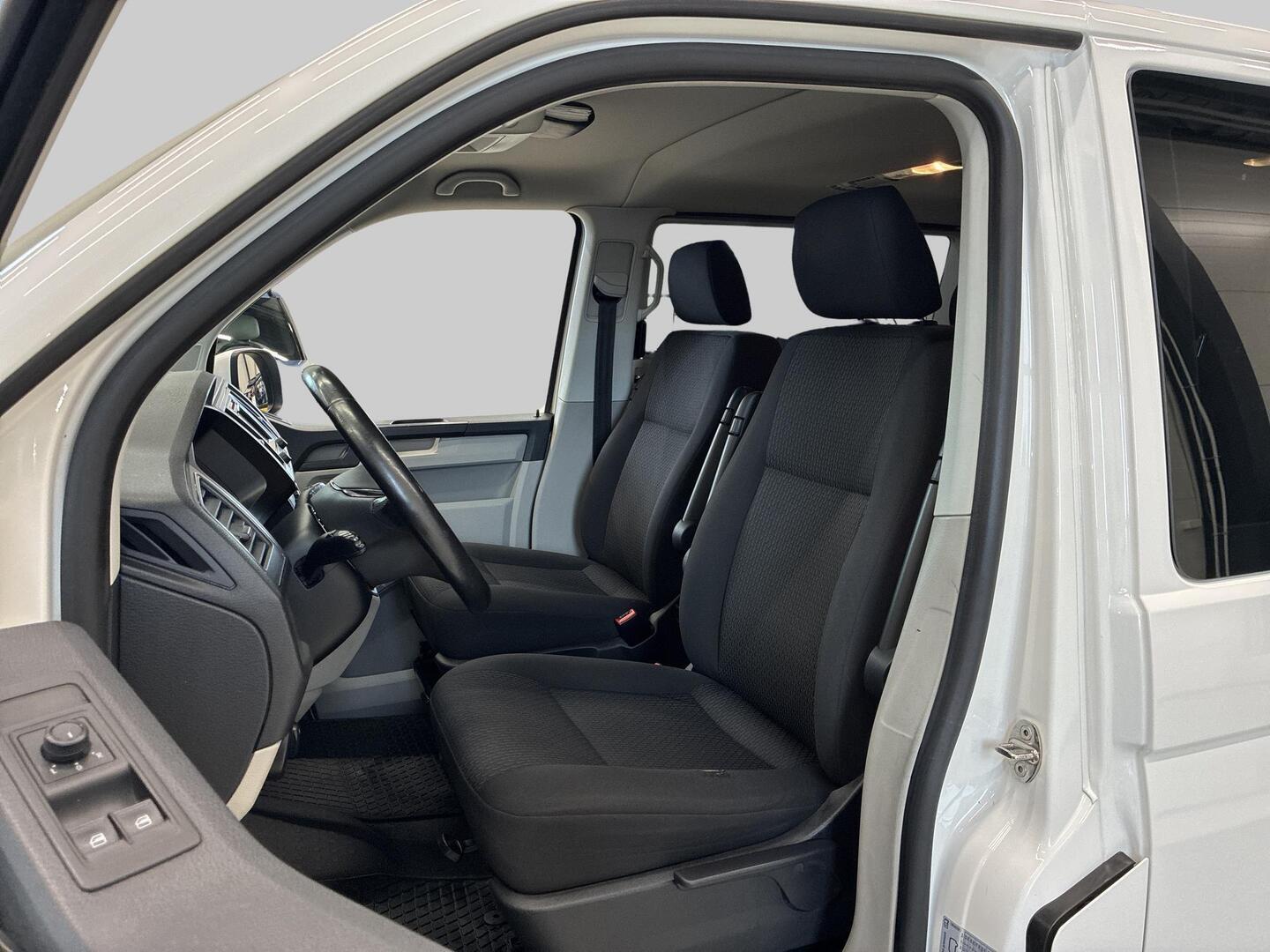 VOLKSWAGEN Caravelle 2016