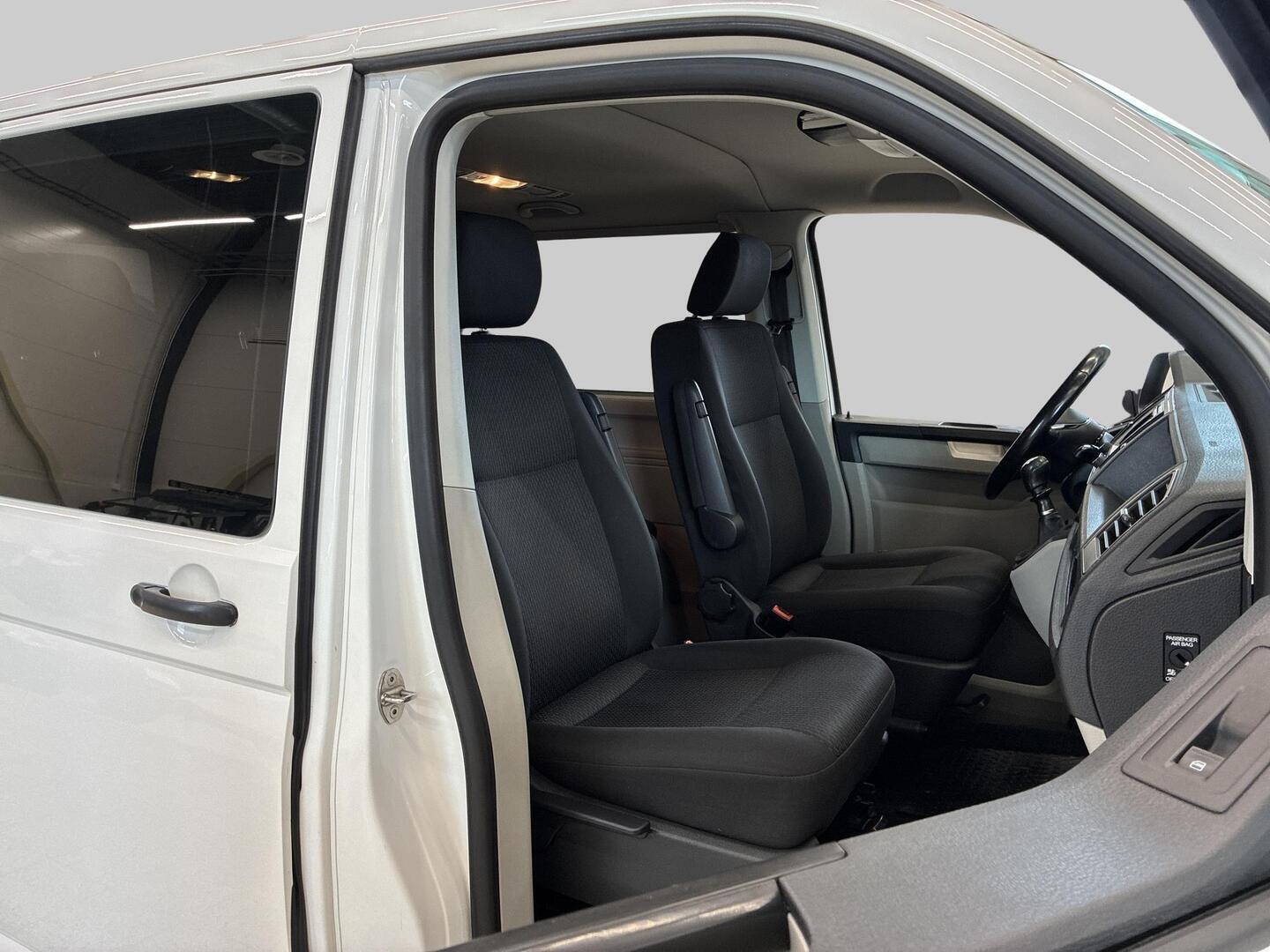 VOLKSWAGEN Caravelle 2016