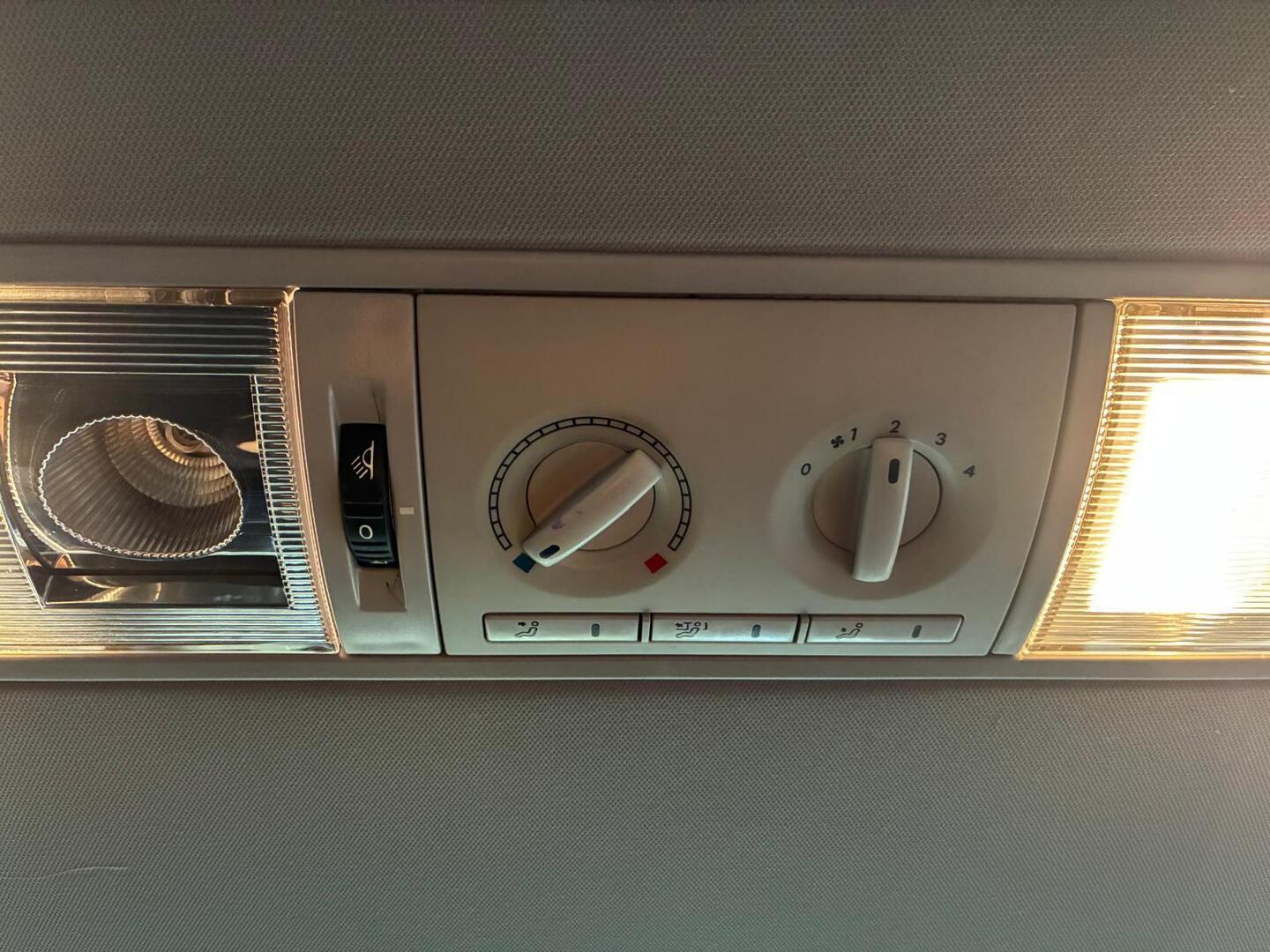 VOLKSWAGEN Caravelle 2016