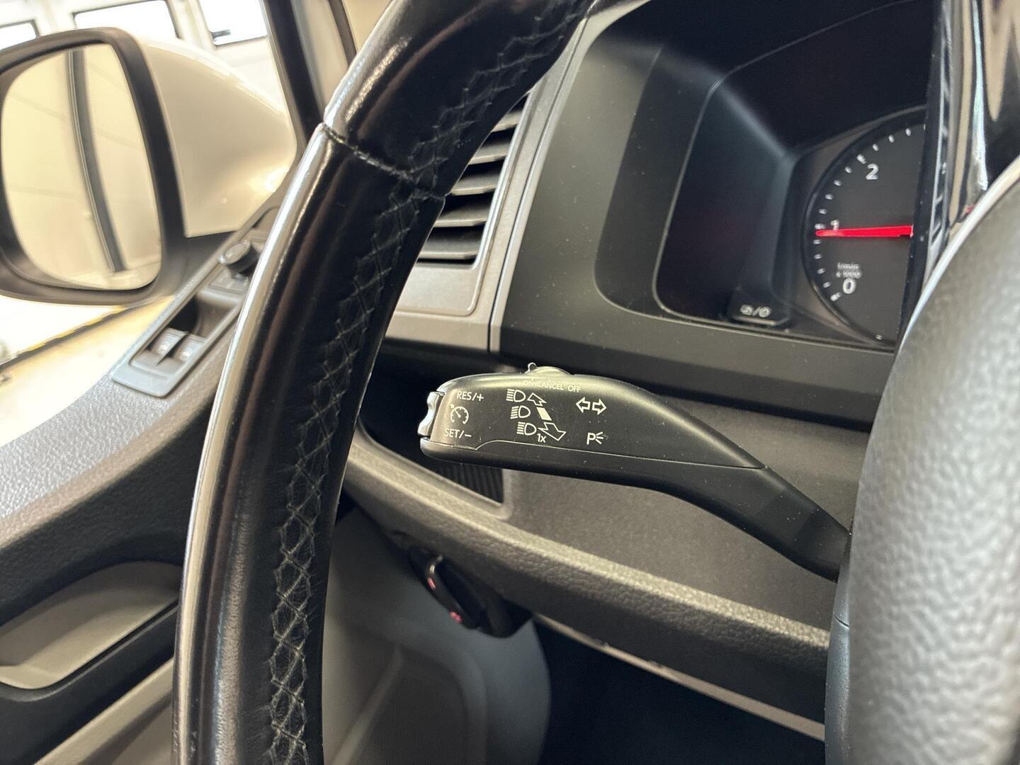 VOLKSWAGEN Caravelle 2016