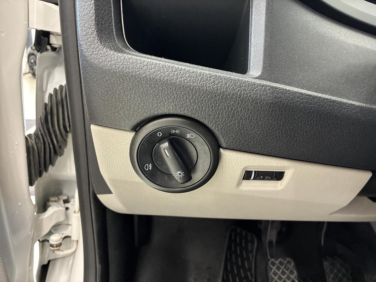 VOLKSWAGEN Caravelle 2016