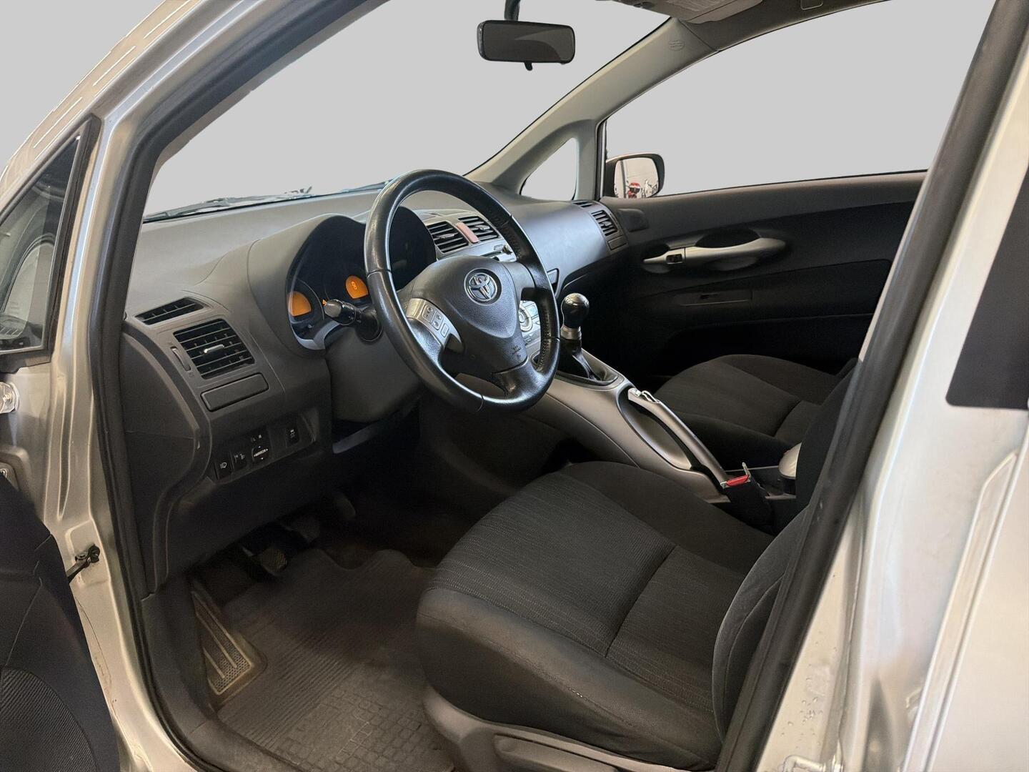 TOYOTA Auris 2008
