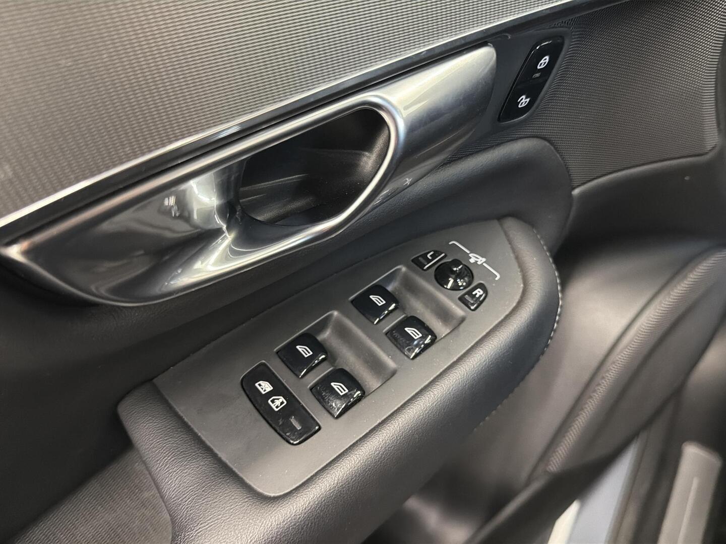VOLVO XC90 2023