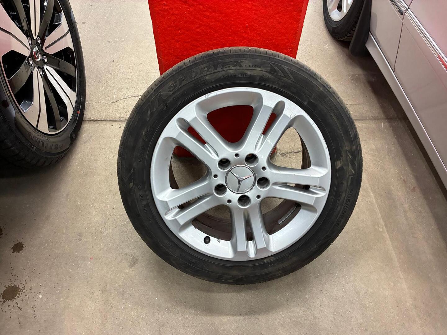 MERCEDES-BENZ E 2008