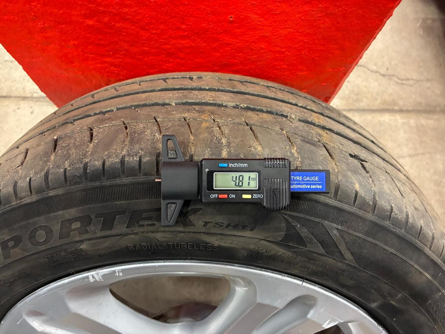 MERCEDES-BENZ E 2008