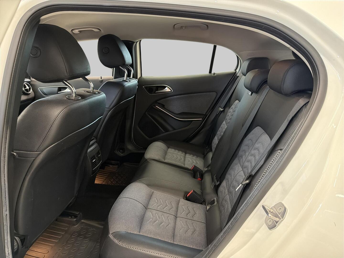MERCEDES-BENZ GLA 2019