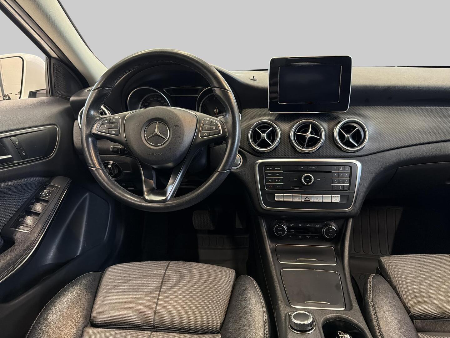 MERCEDES-BENZ GLA 2019