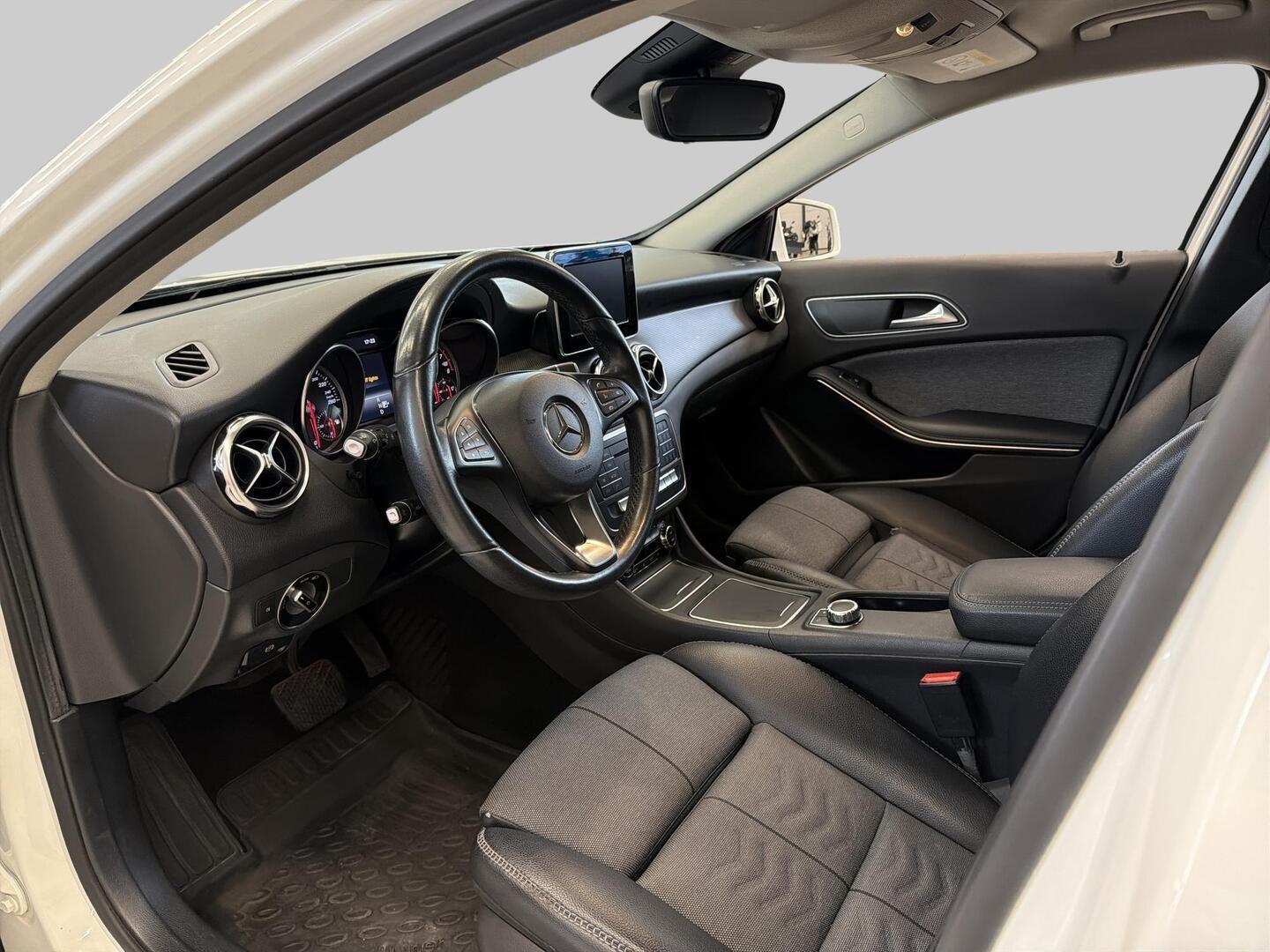 MERCEDES-BENZ GLA 2019