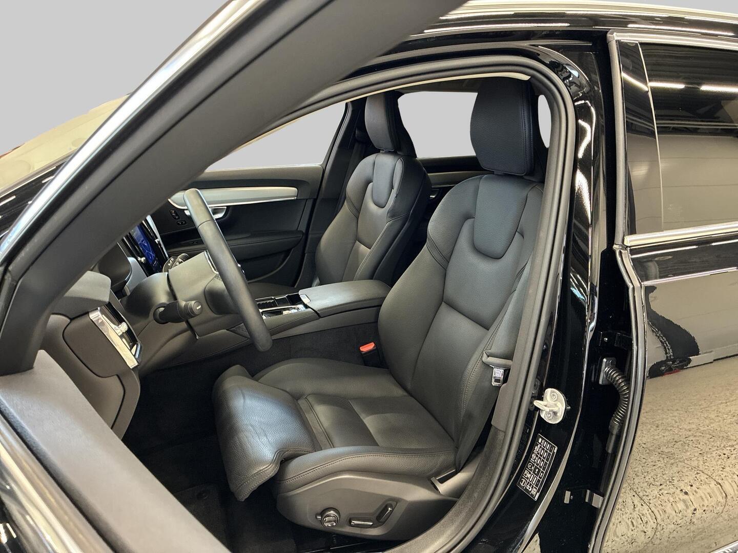 VOLVO V90 2023