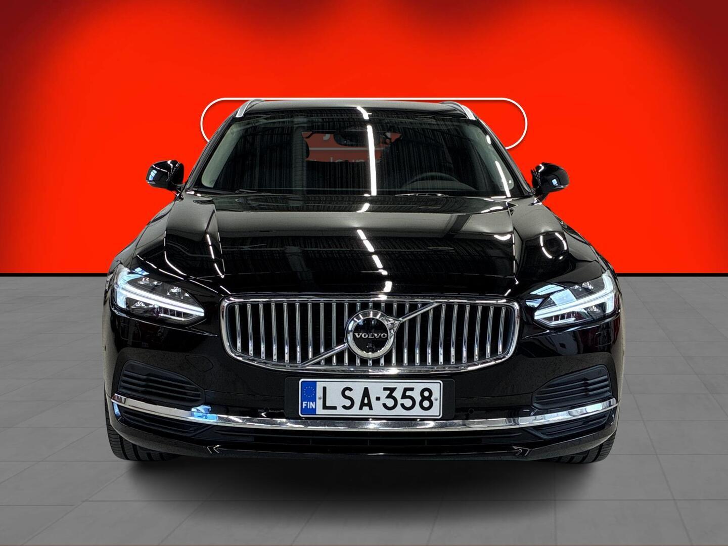 VOLVO V90 2023