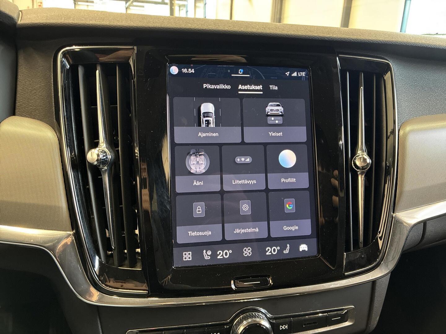 VOLVO V90 2023